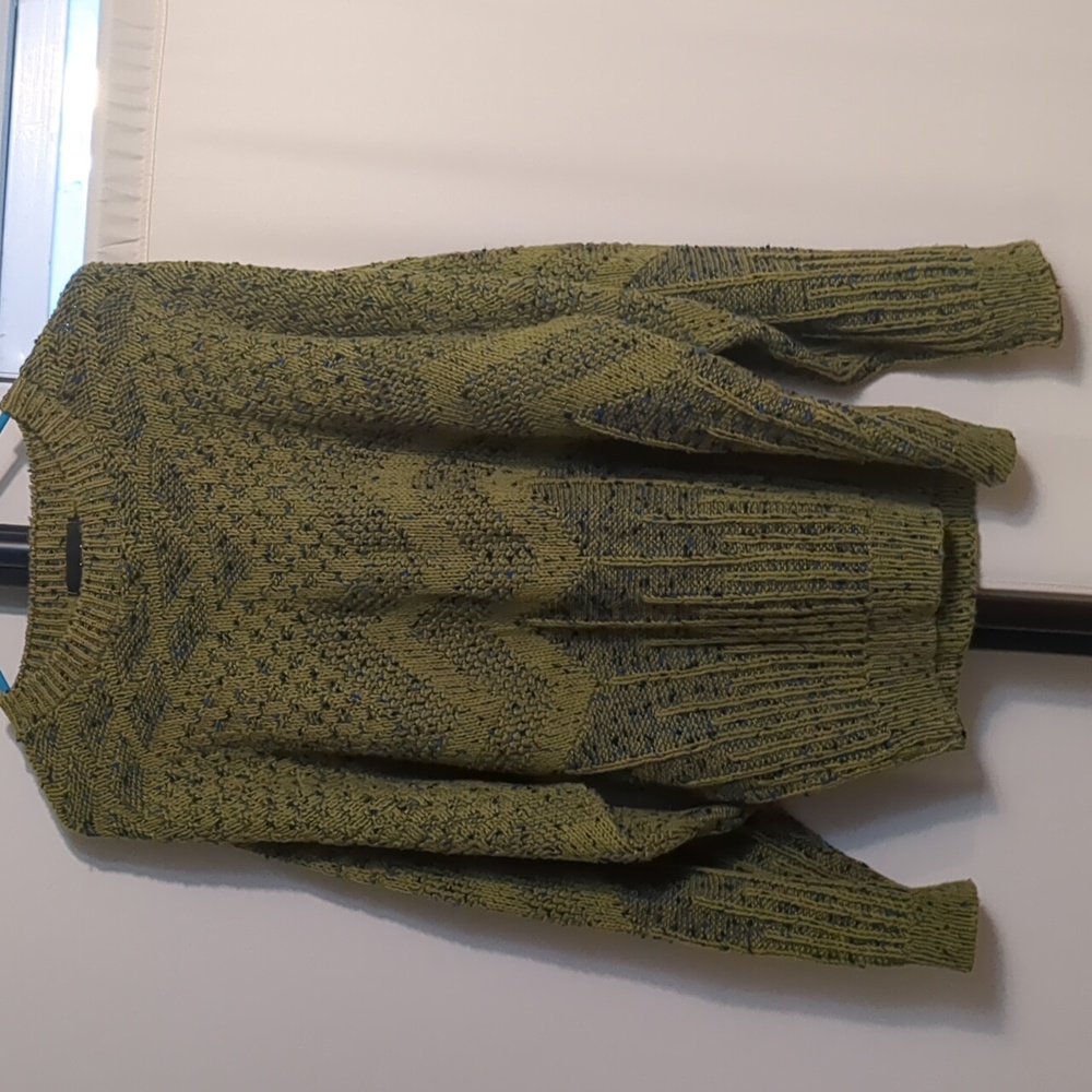 Elegant Chevron Knit Sweater in Olive